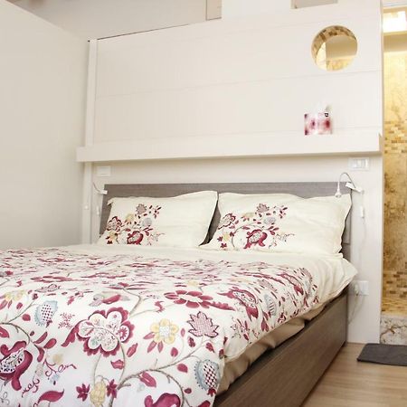 Art Apartment Porta A Prato Florence Buitenkant foto